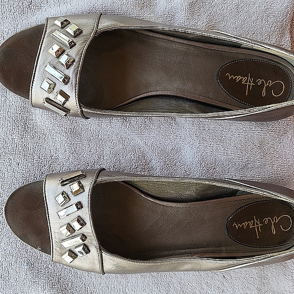Cole Haan Womens Shoes Light Gold Toeless Flat Elegant Design - Picture 1 of 3